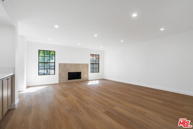 Building Photo - 2541 Stoner Ave