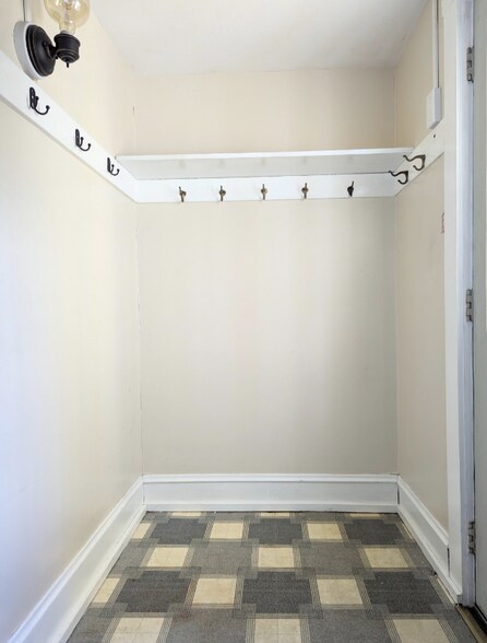 Building Photo - 426 W Main St