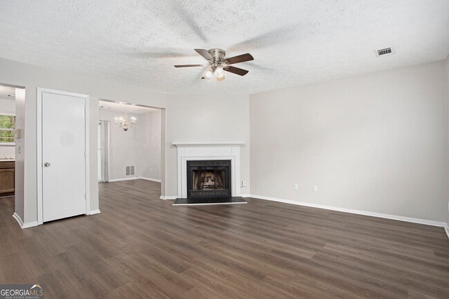 Building Photo - 5731 Wells Cir