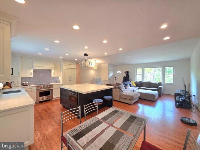 Building Photo - 8300 Beech Tree Rd