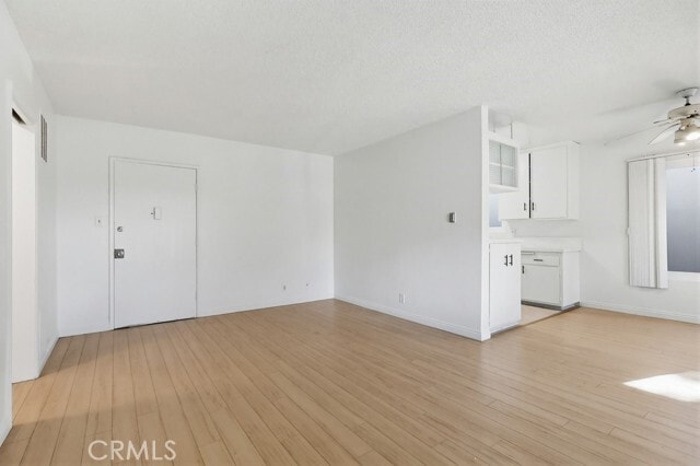 Building Photo - 930 N Stanley Ave