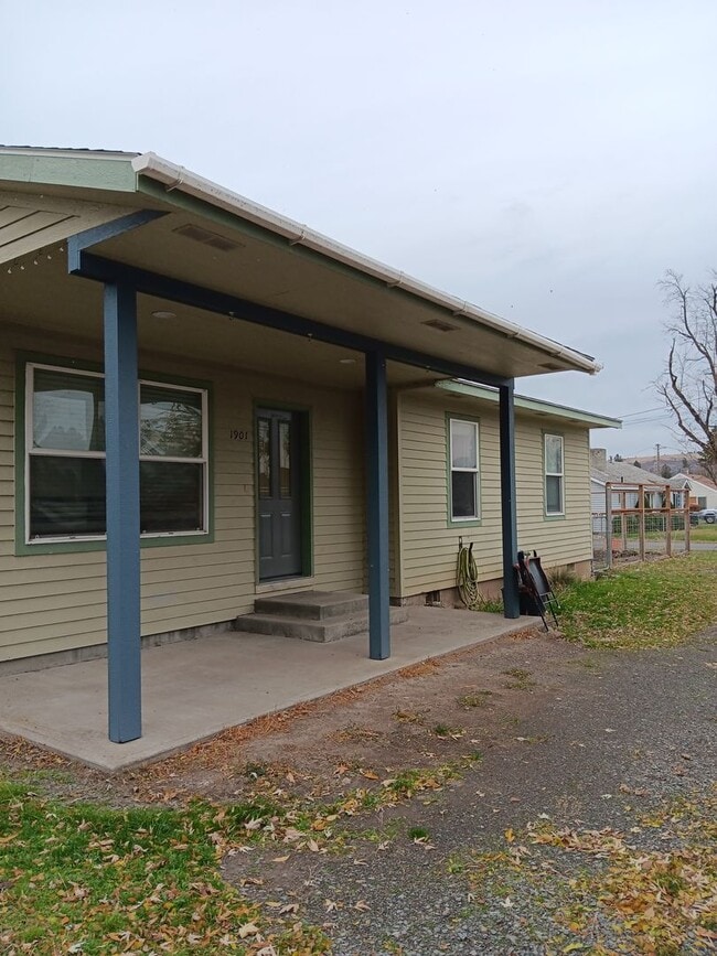 Primary Photo - 3 Bed House in Elgin