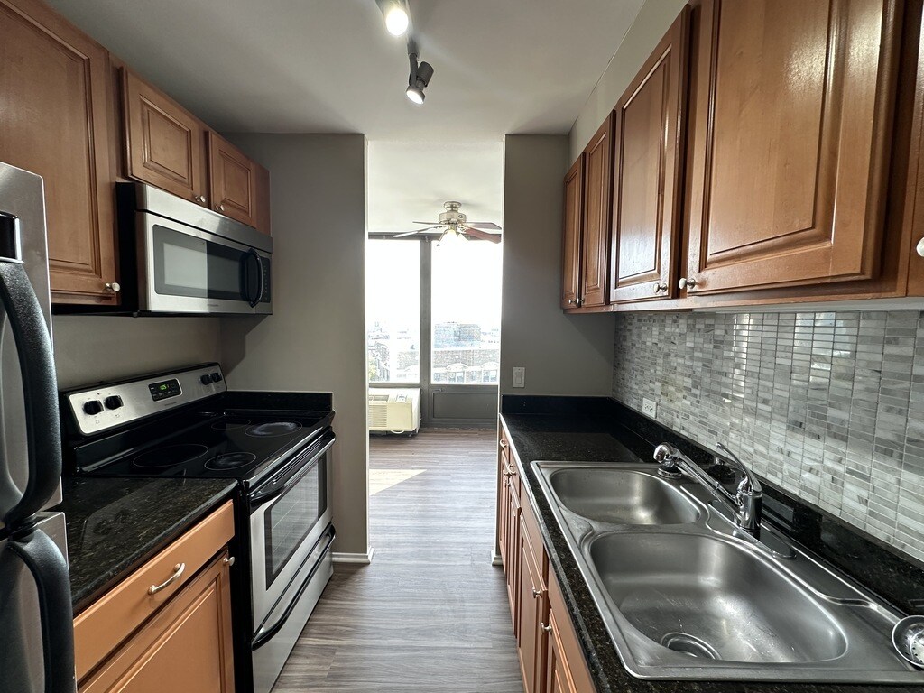 Building Photo - 4334 N Hazel St