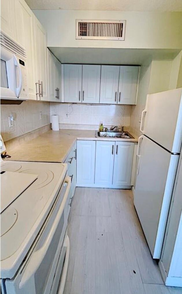 Building Photo - 1200 Colonnades Dr