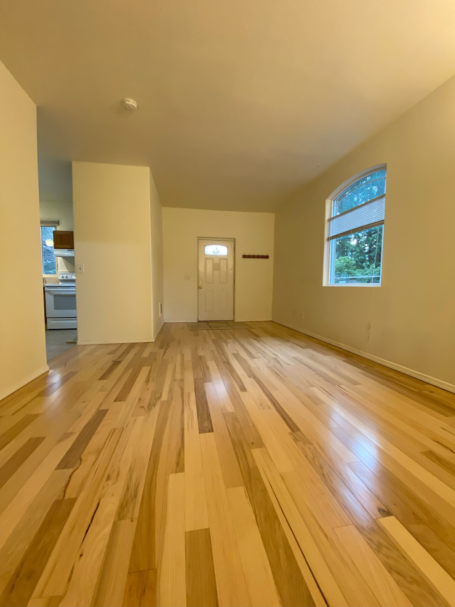 Building Photo - 11425 Juanita Dr NE