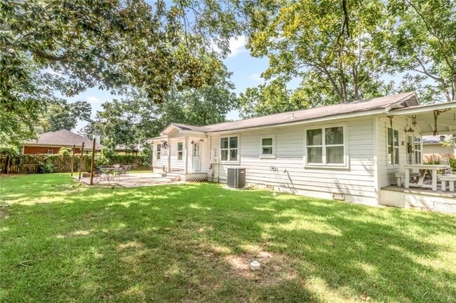 Building Photo - 958 Pinemont Dr
