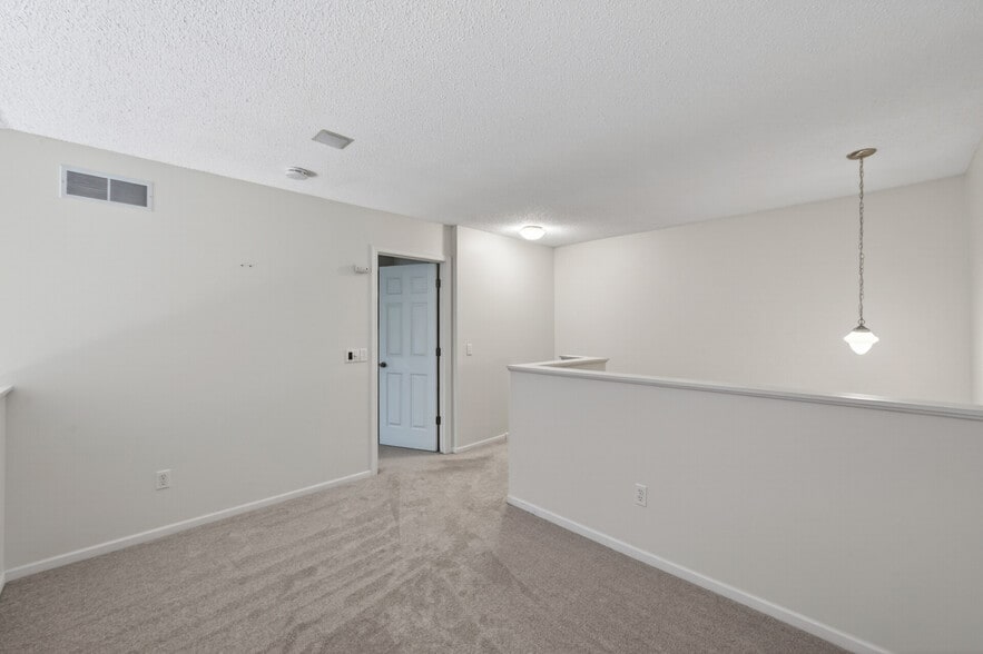 Building Photo - 631 Woodduck Dr