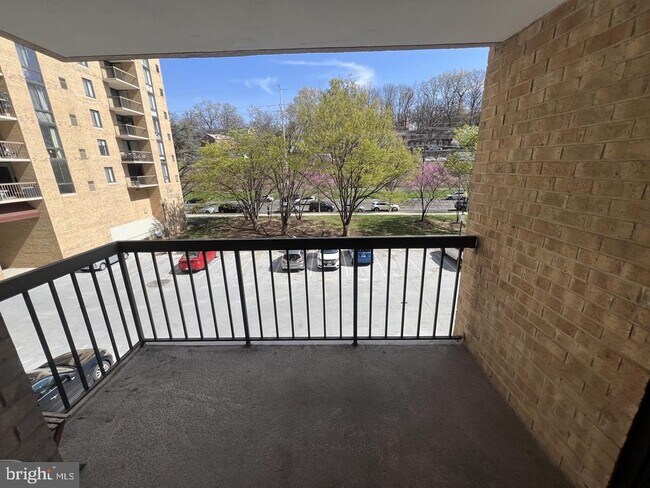 Building Photo - 4500 S Four Mile Run Dr