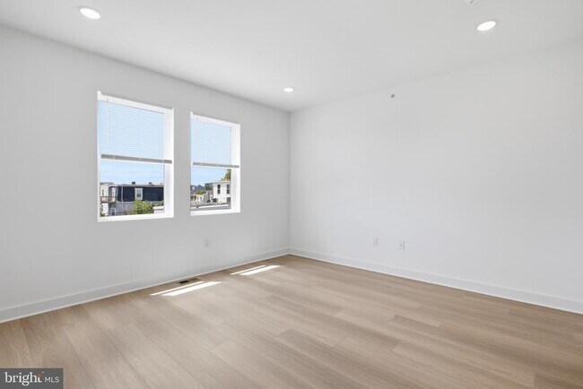 Building Photo - 3931 Fairmount Ave