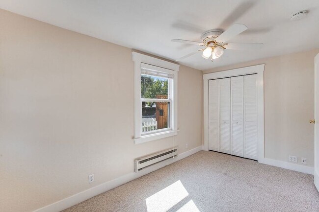 Building Photo - 332 Waverley St