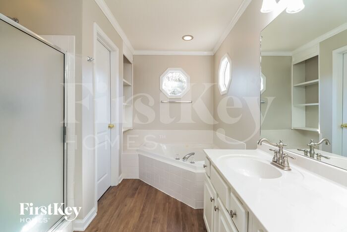 Building Photo - 930 Woodland Brook