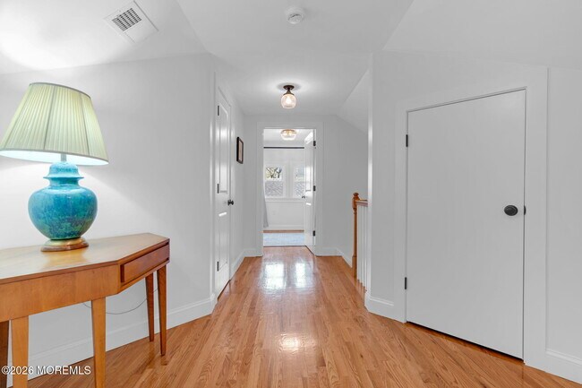 Building Photo - 115 Grassmere Avenue