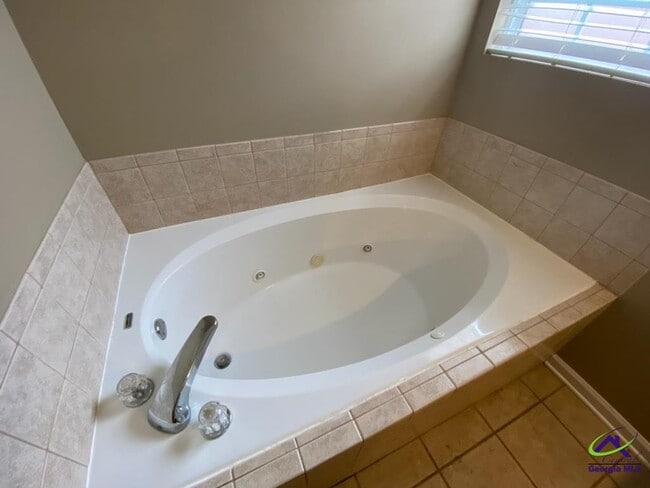 Building Photo - 104 Village Walk