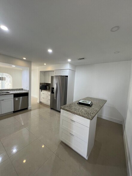 Building Photo - 1060 SW 111th Way