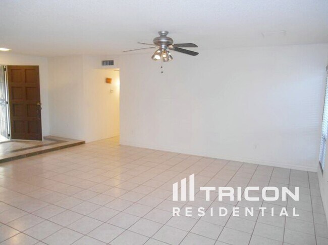 Building Photo - 1128 W Hermosa Dr
