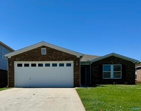 Building Photo - 142 Vancouver Rd