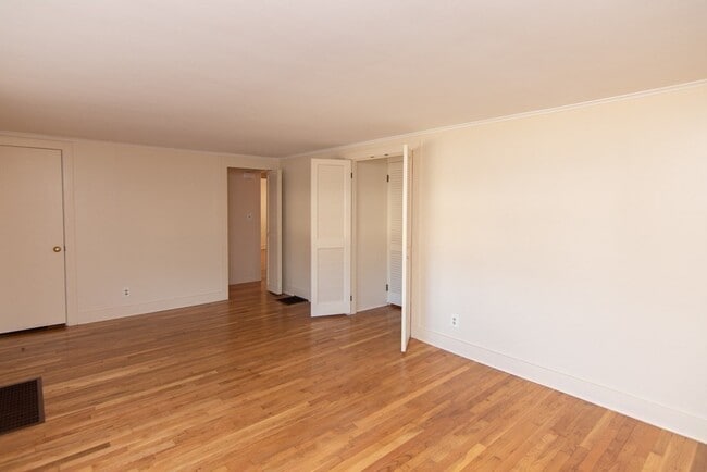 Building Photo - 98 Hillcrest Dr