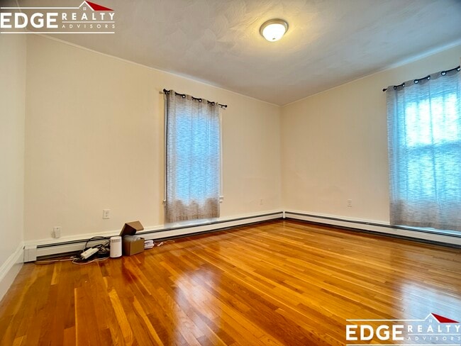 Building Photo - 19 Gordon St