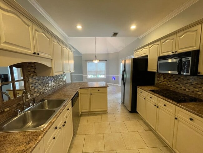 Building Photo - 5 BEDROOMS, great home located in Olive Br...
