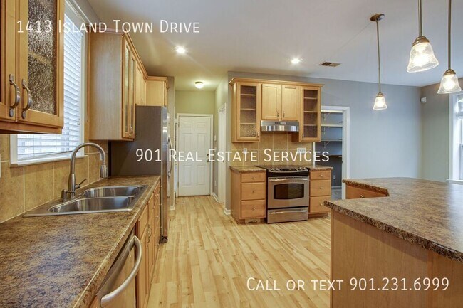 Building Photo - 1413 Island Town Dr