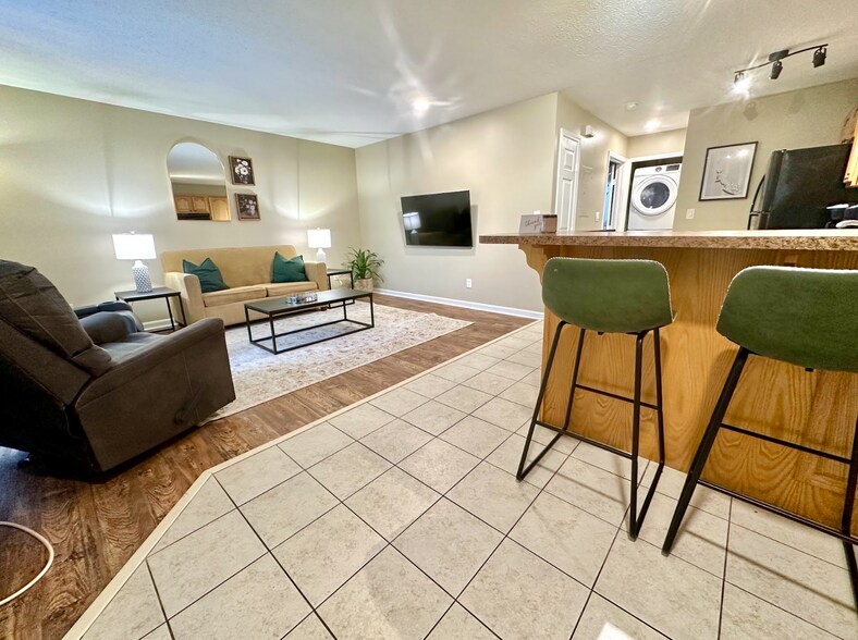 Primary Photo - 2738 Brownsboro Rd