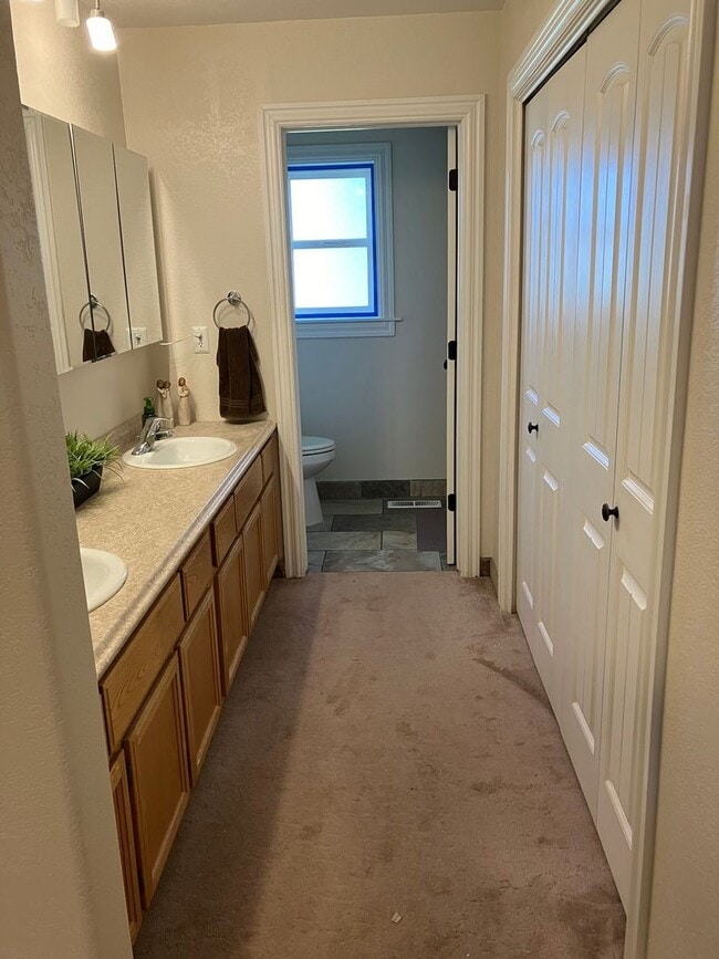 Building Photo - Beautiful 4 Bedroom, 3 Bathroom Home With Basement in Cedar City