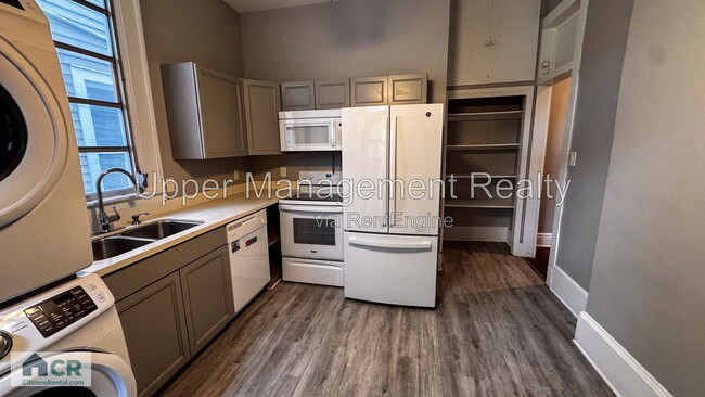 Building Photo - 7414 Burthe St
