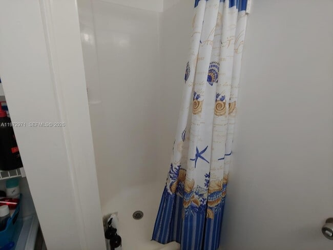 Building Photo - 690 W Park Dr