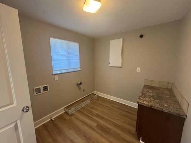 Building Photo - 3 Bedroom home