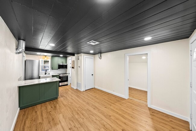 Building Photo - 612 Tanglewood Ln