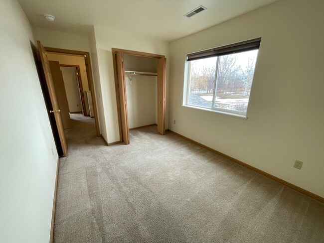 Building Photo - 2402 Daws Dr
