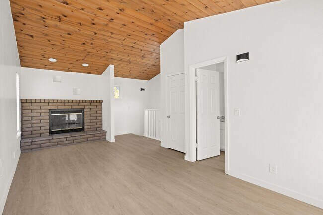 Building Photo - 289 Ramona Dr