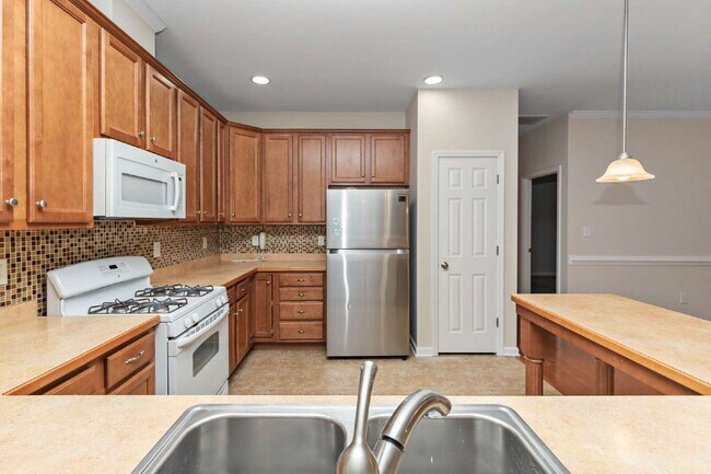 Building Photo - 19 Denby Cir