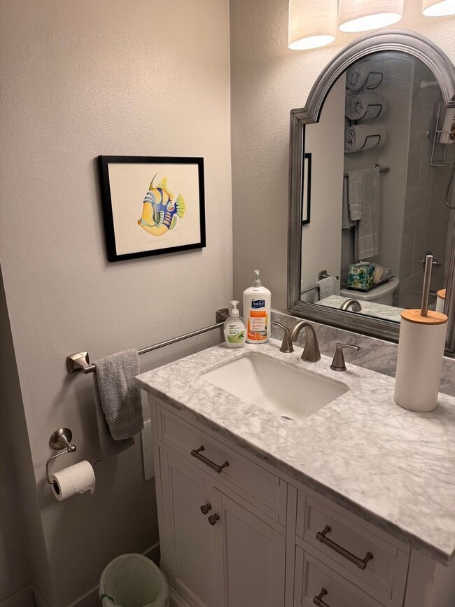 Building Photo - Fully Furnished Studio Unit in the Heart of Waikiki