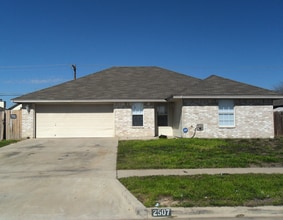 Building Photo - 2507 Westwood Dr