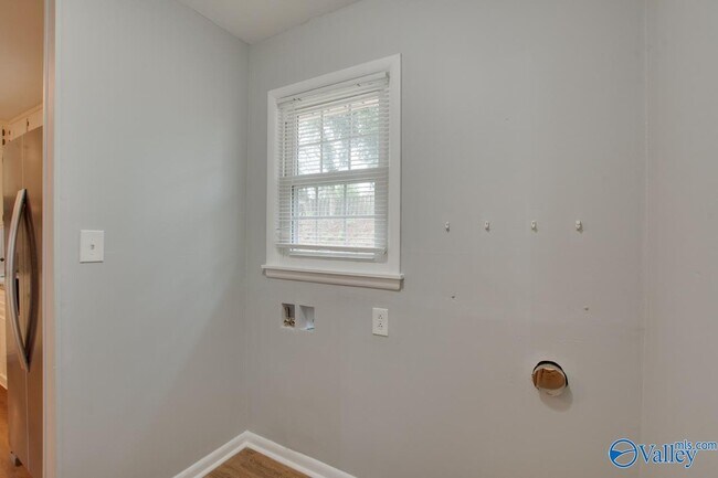 Building Photo - 9802 Dolphin Dr