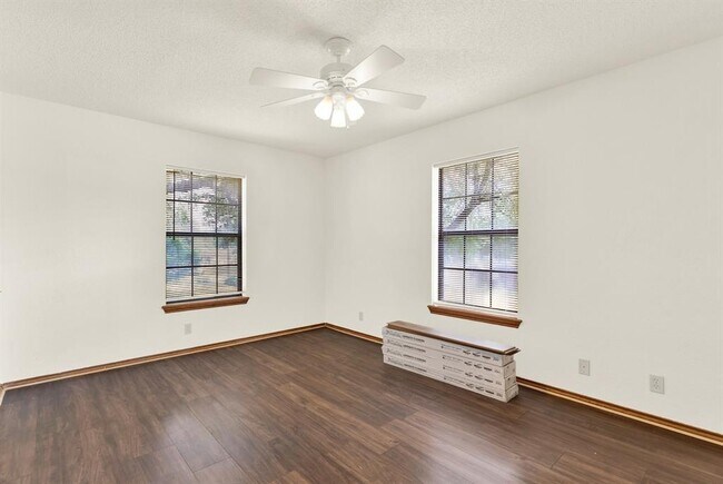 Building Photo - 850 Mission Hills Dr