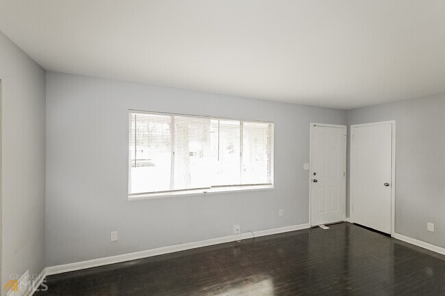 Building Photo - 2375 Surrey Trail