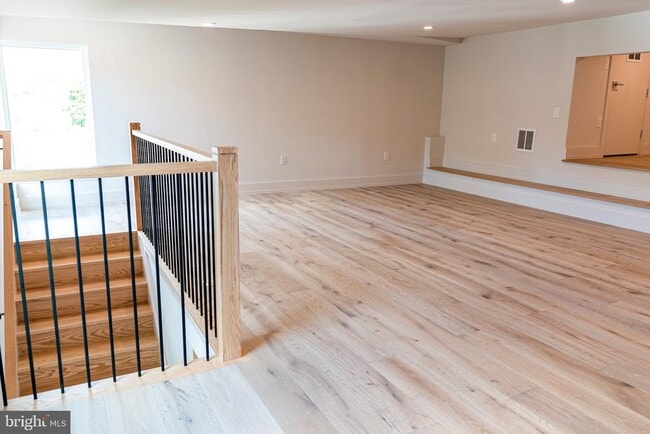 Building Photo - 37 Oakland St