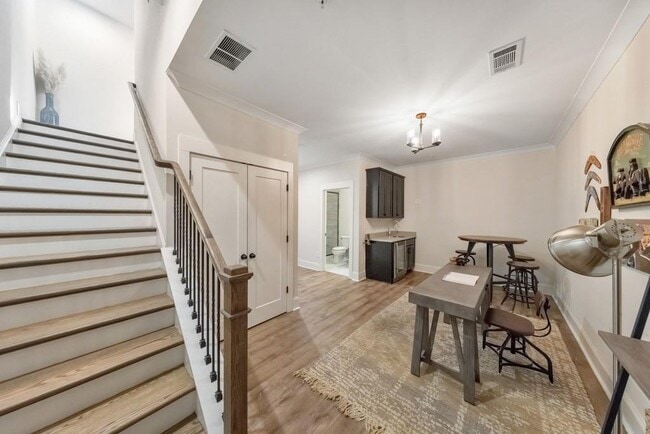 Building Photo - 320 Oak Arms Wy