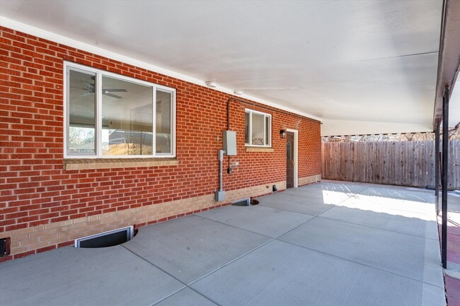 Building Photo - 1465 S Eaton St