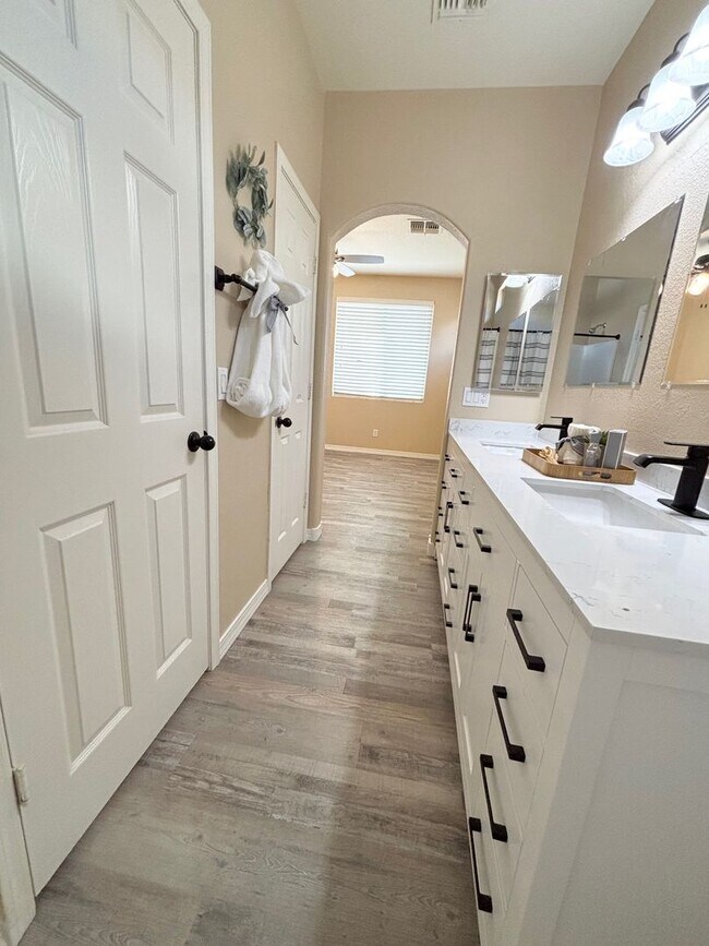 Building Photo - Single Level San Tan Valley Home