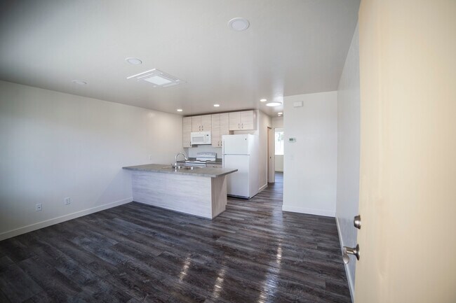 Building Photo - 316 S Ute Ave