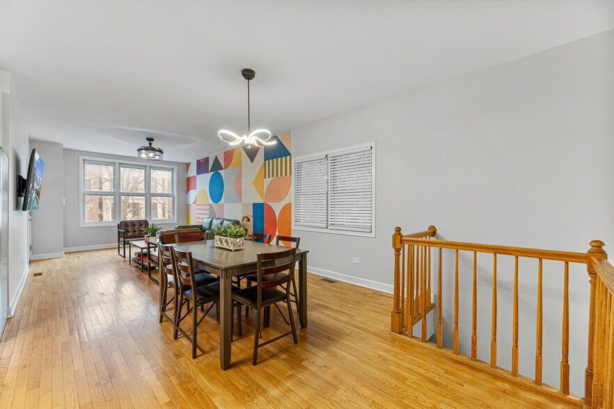 Building Photo - 1044 N California Ave