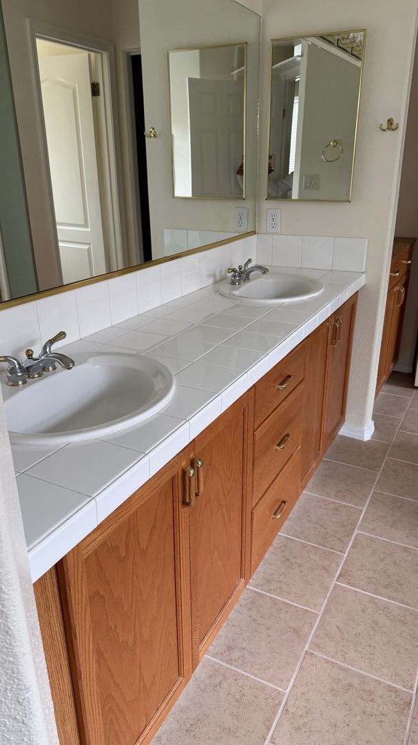 Building Photo - Wonderful 4 bedroom home in Clovis offering a pool, spa, 3 car garage, potential RV and or boat s...