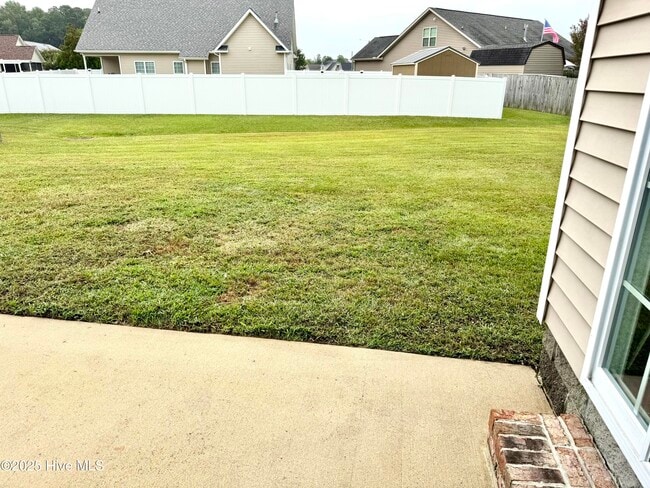 Building Photo - 3661 Thornbrook Dr