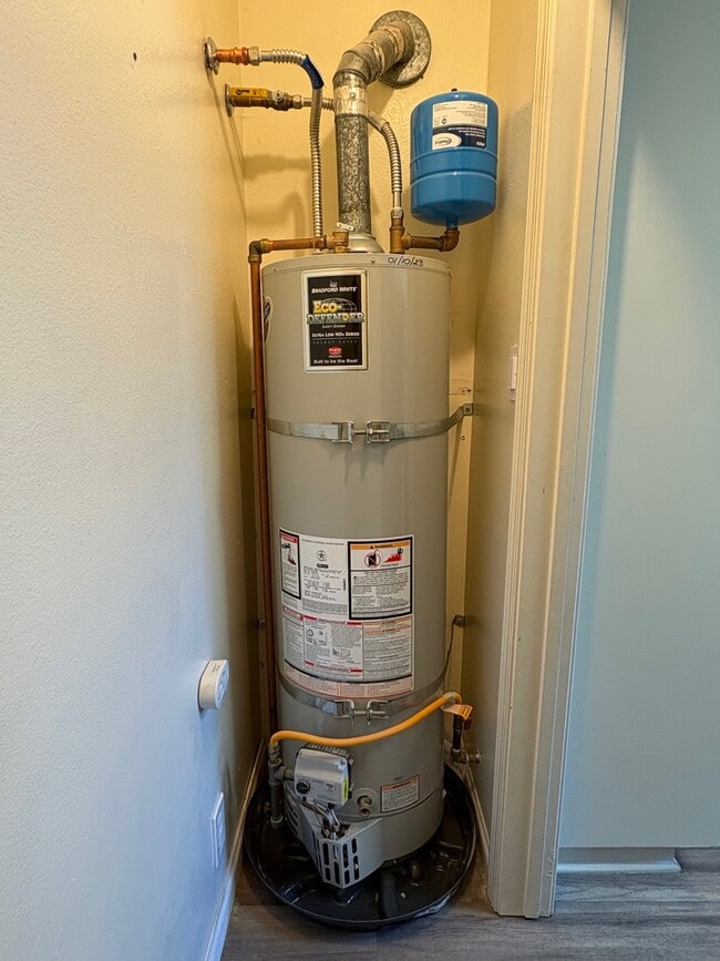 Building Photo - 5874 Bowcroft St