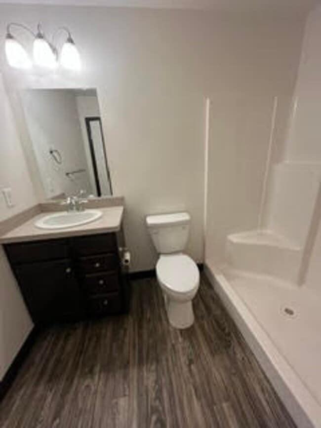 Building Photo - 467 Sparrow Way