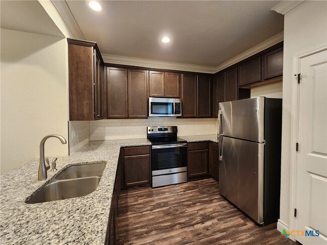 Building Photo - 340 Untermaier St