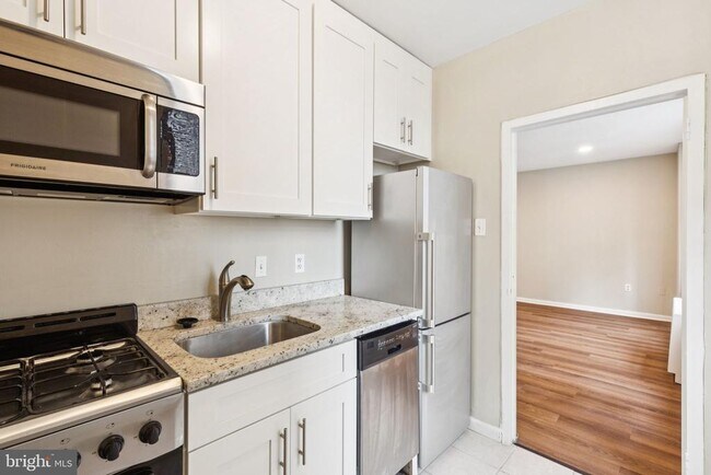 Building Photo - 135 S 19th St